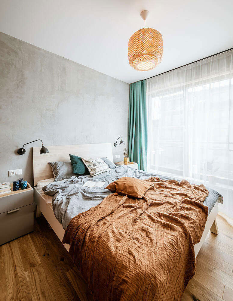 afschaffen oor magnifiek In deze slaapkamer scheidt een scheidingswand van houten latten de  inloopkast van het bed – Wooninspiratie