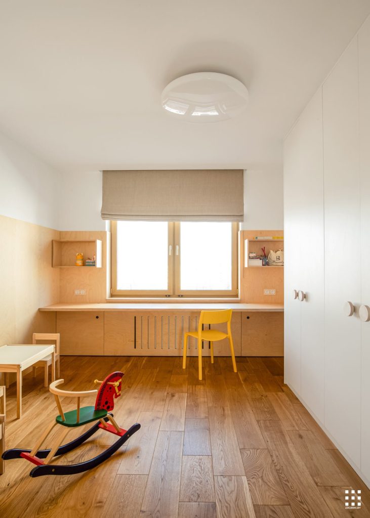 kinderkamer stoere inbouwkast met bureau en open boekenkast