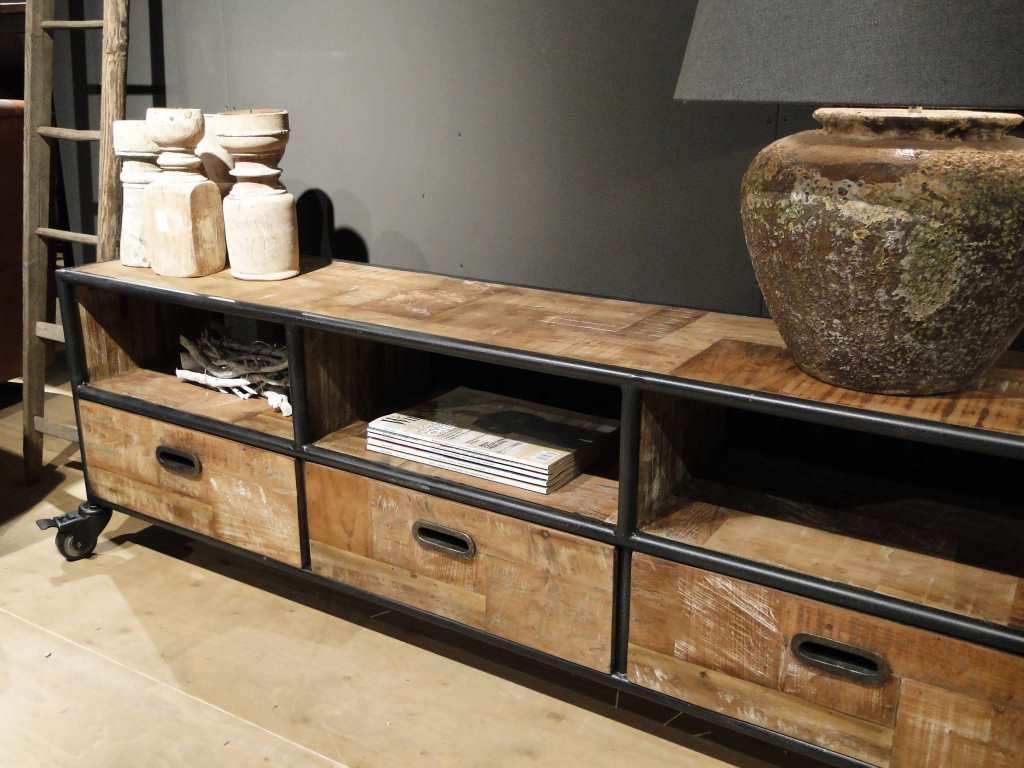 snap spuiten bedreiging Stoere TV meubel met hout en staal – Wooninspiratie